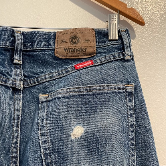 Vintage Wrangler High Rise Distressed Jeans - Picture 6 of 9